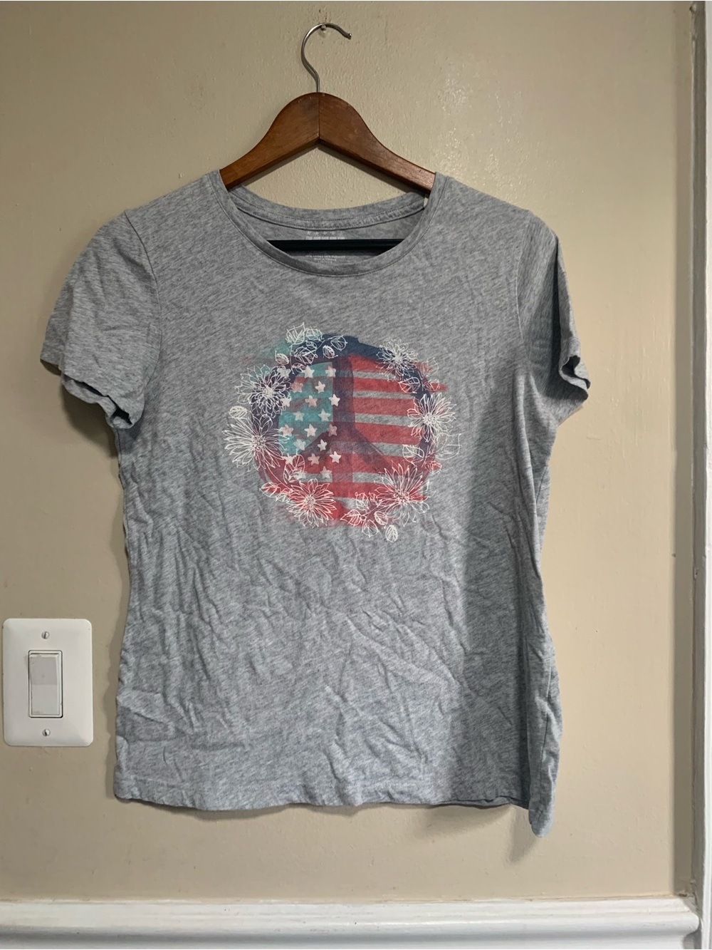 Women's Grey Graphic Tee with American Flag Floral Print